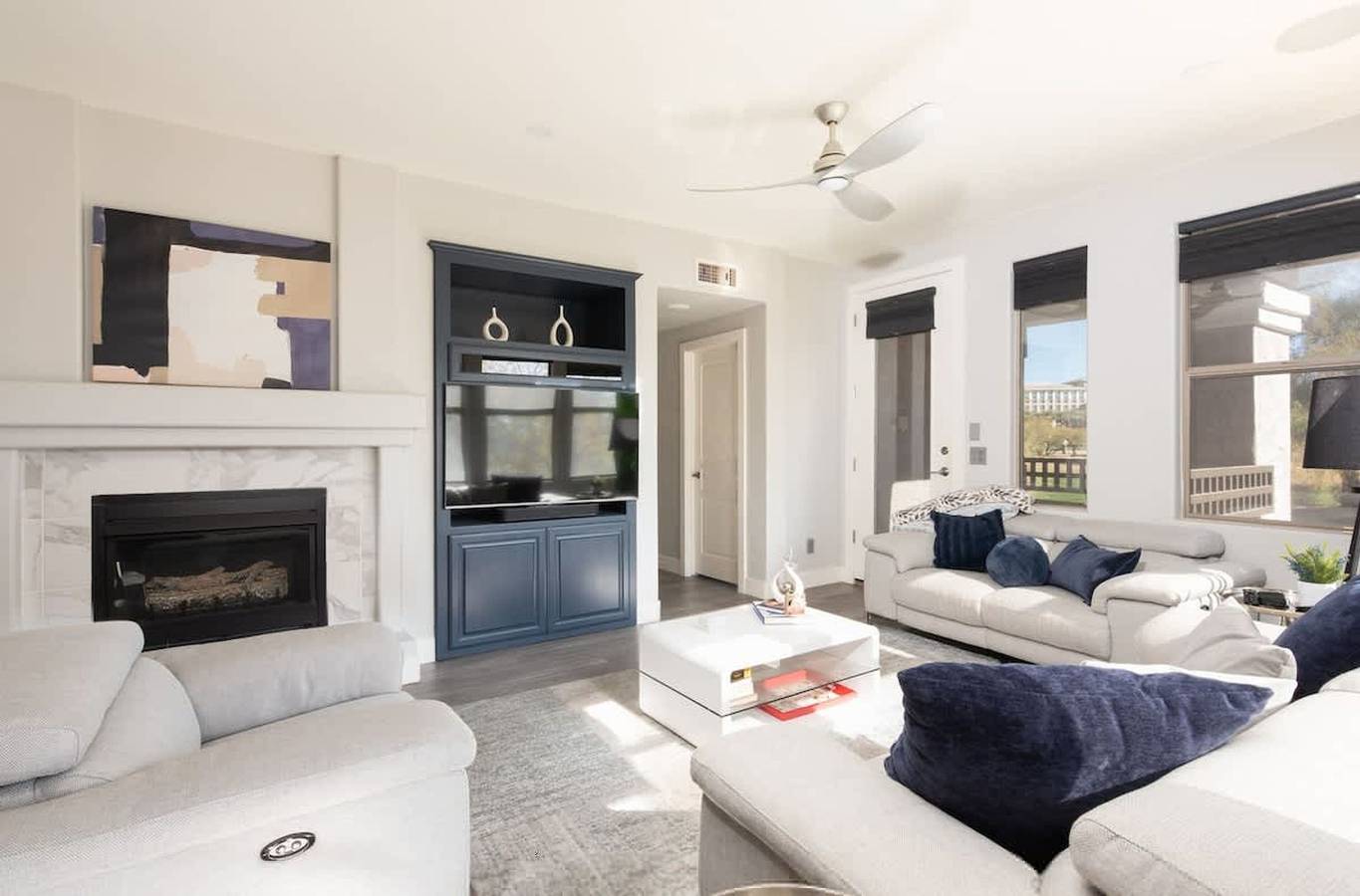 Lux Scottsdale Condo Overlooks 9th Hole Near Golf in Phoenix, Maricopa County