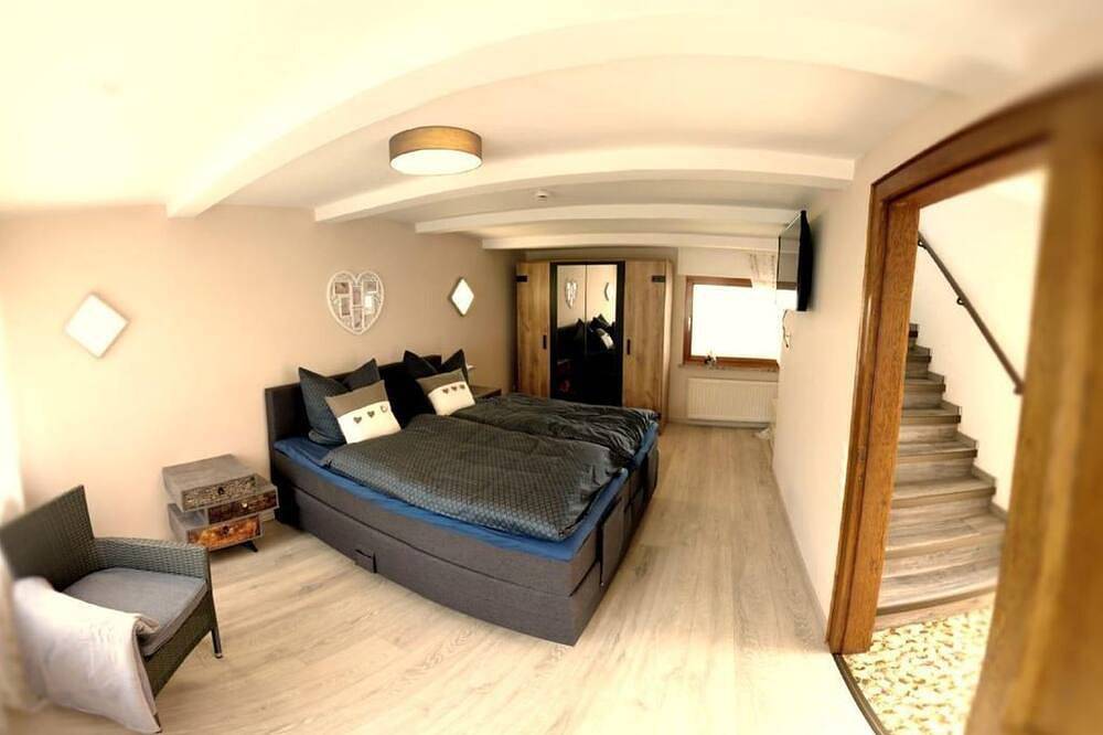Ferienhaus Zum Hochstein - 4-Bett-Ferienhaus Dusche/Wc, 2 Schlafräume in Ettringen, Osteifel
