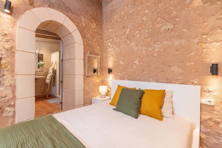Casa de férias 'Groc' com vista para a montanha, piscina partilhada e acesso Wi-Fi in Costitx, Maiorca Centro