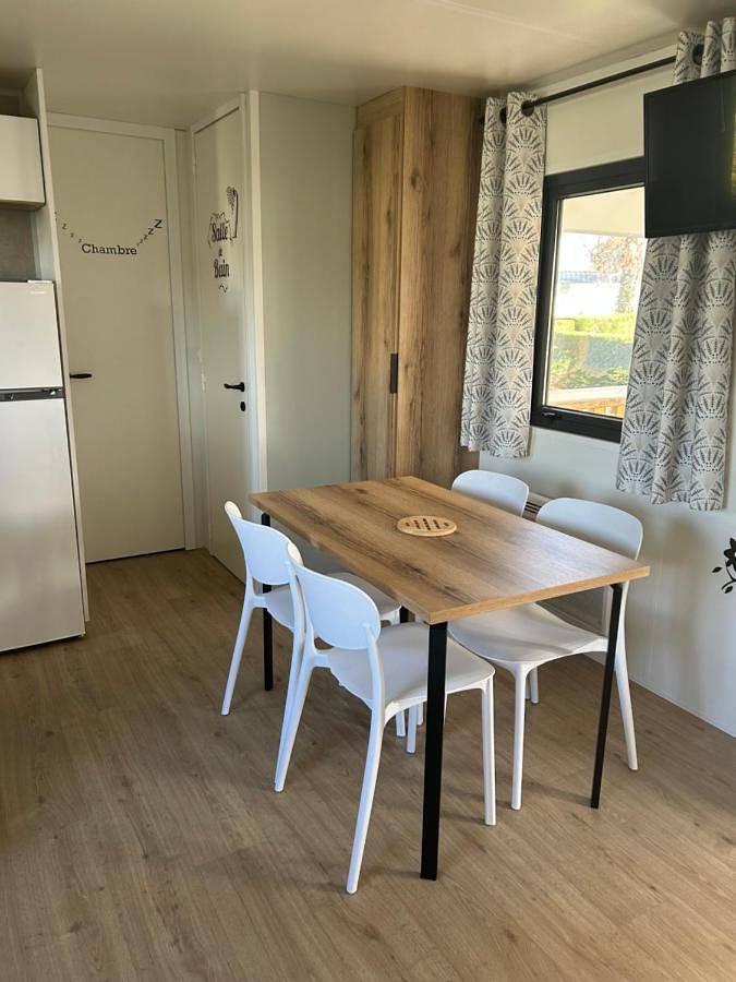 Location de vacances pour 4 personnes, avec bassin pour enfant et jacuzzi ainsi que piscine et terrasse, animaux acceptés dans Luna Park La Palmyre - 3