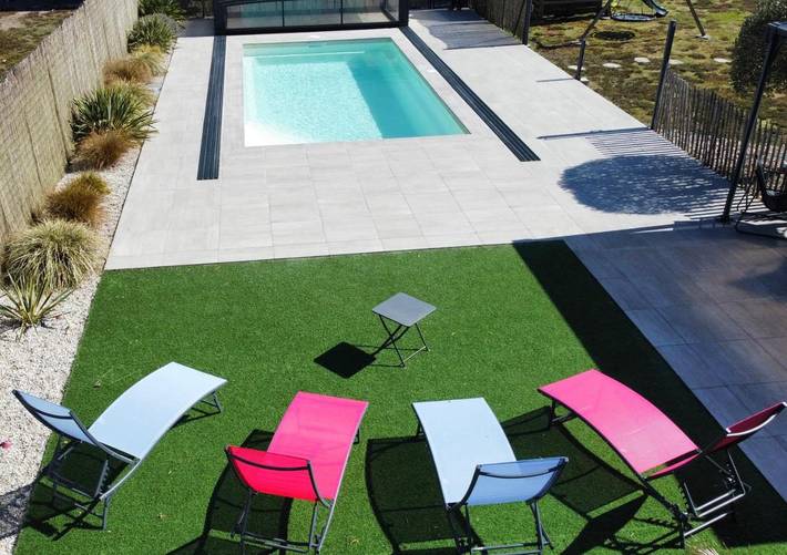 Location de vacances pour 4 personnes, avec Terrasse ainsi que Jardin et Piscine à Cérans-Foulletourte