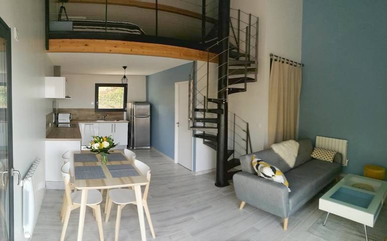 Location de vacances pour 5 personnes, avec Terrasse ainsi que Jardin et Vue à Veyre-Monton