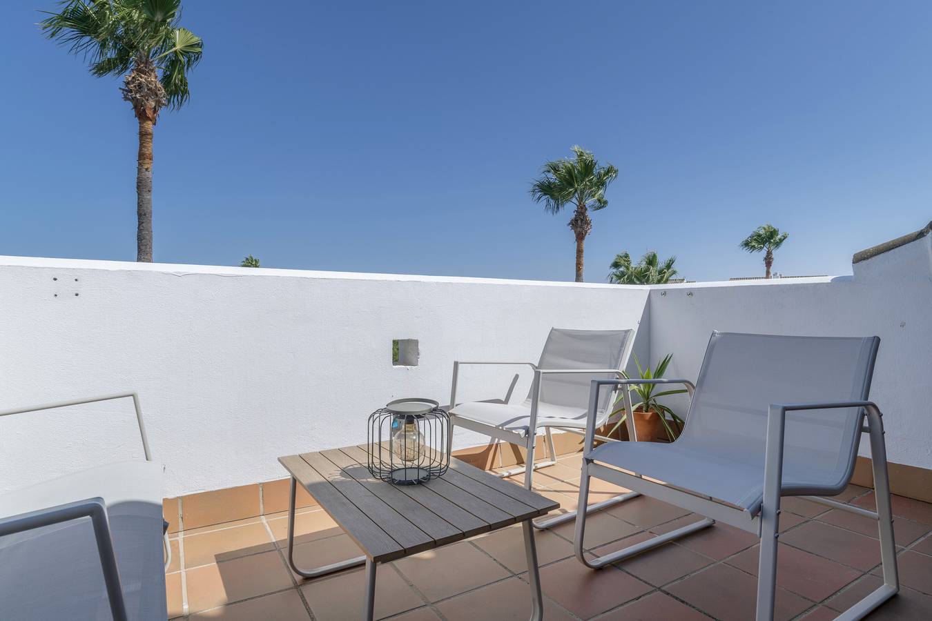 Entire apartment, Apartment 'Maracaibo' with Shared Pool, Wi-Fi and Air Conditioning in Playa La Barrosa, Chiclana de la Frontera