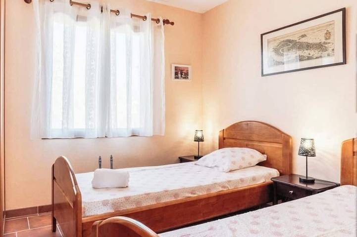 Location de vacances pour 6 personnes, avec piscine ainsi que jardin et terrasse, animaux acceptés à Oupia - 2