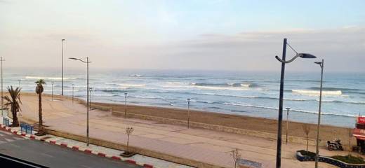 Gîte pour 6 personnes, avec vue et balcon dans Mehdia