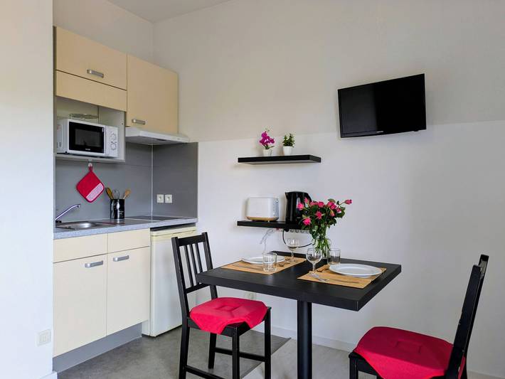 Gîte pour 2 personnes, avec piscine et balcon à Grasse