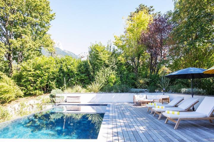 Location de vacances pour 8 personnes, avec terrasse et jardin à Menthon-Saint-Bernard - 2