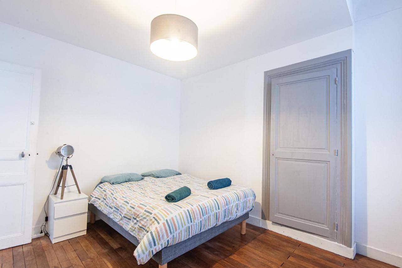 Appartement entier, Four-Bedroom Apartment in Poitiers, Vienne (France)