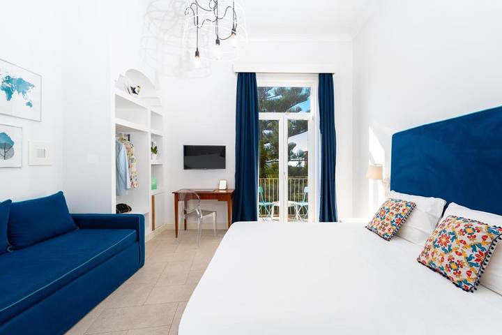 B&b per 2 persone, con giardino e panorama in Meta