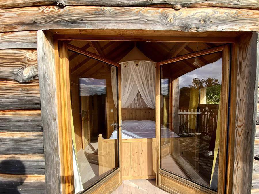 Camping Le Moulin de Surier - Tente en toile et en bois 6 personnes - Cabane Perchée Beaumont 4 Pièces 6 Personnes in Beaumont-du-Périgord, Périgord Pourpre