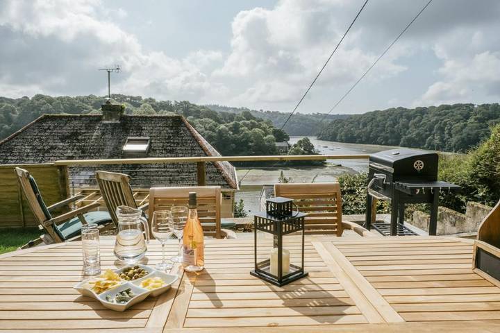 Ferienhaus für 5 Personen, mit Balkon und Whirlpool sowie Terrasse und Garten