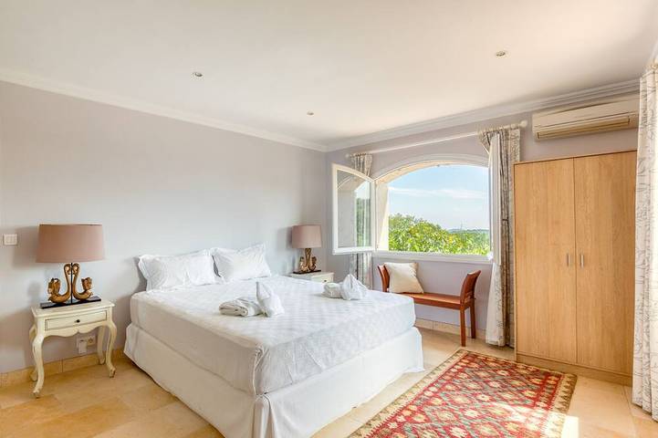 Location de vacances pour 8 personnes, avec jardin et balcon à Opio - 2