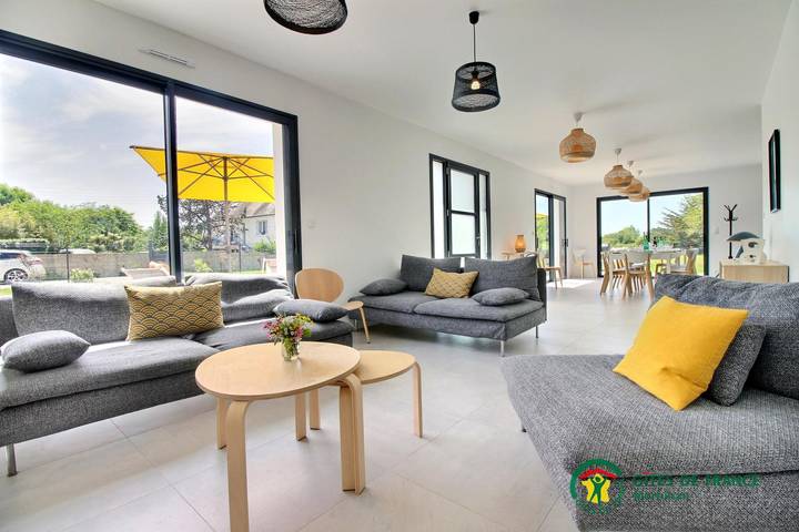 Gîte pour 15 personnes, avec jardin et terrasse, animaux acceptés dans Kerhostin - 2