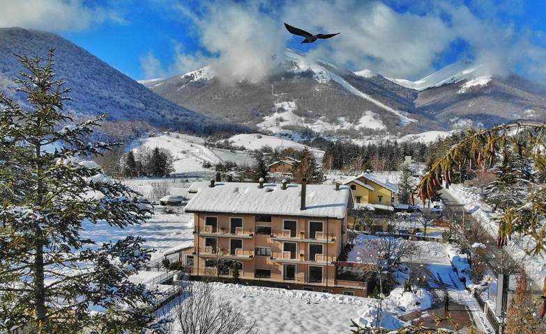Appartamento per 3 persone, con piscina e sauna nonché panorama e giardino a Pescasseroli
