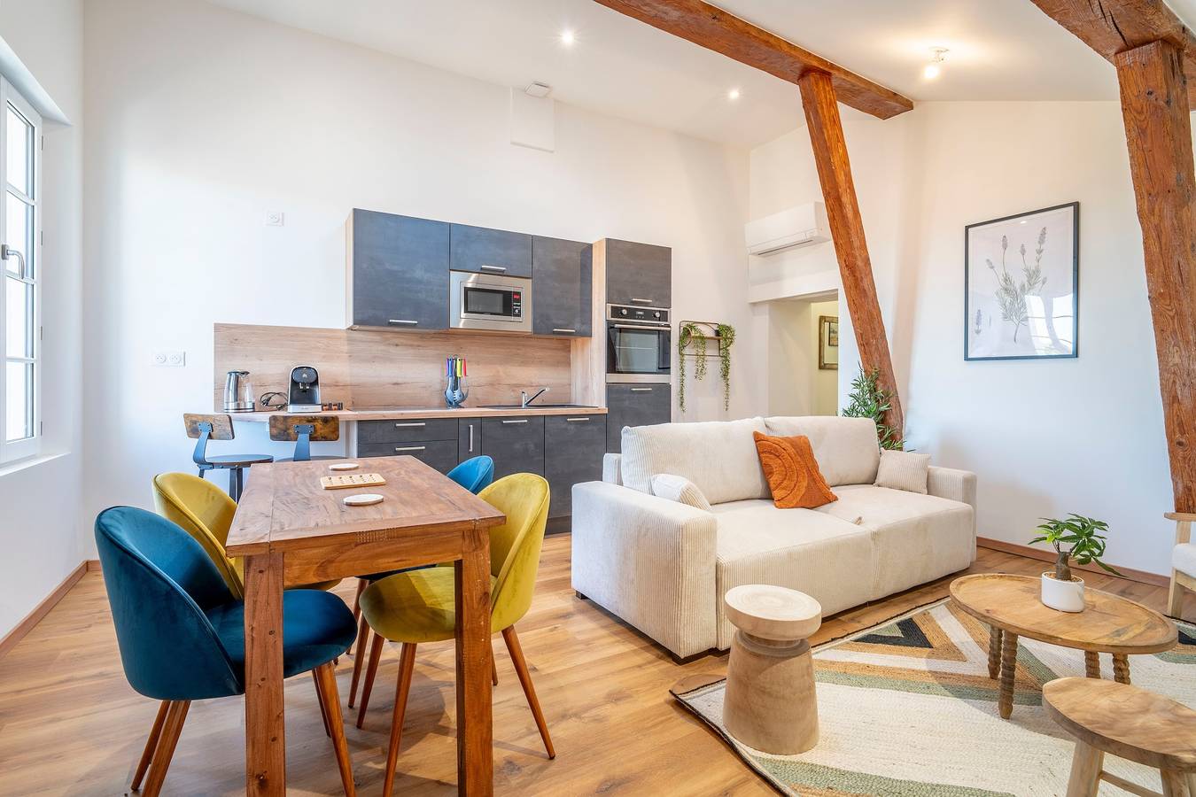 Appartement entier, Appartement 'Louis 13' avec vue sur le lac, Wi-Fi et climatisation in Ginestas, Côte méditerranéenne (France)