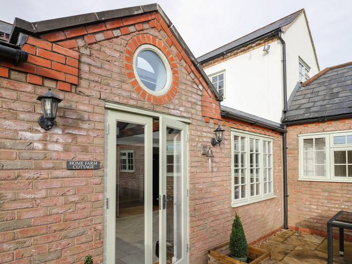 Home Farm Cottage in Napton on the Hill, Warwickshire