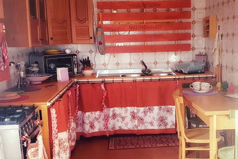 Entire apartment, Cozy detached apartment with sea view and furnished covered terrace in Agrigento, Agrigento Province