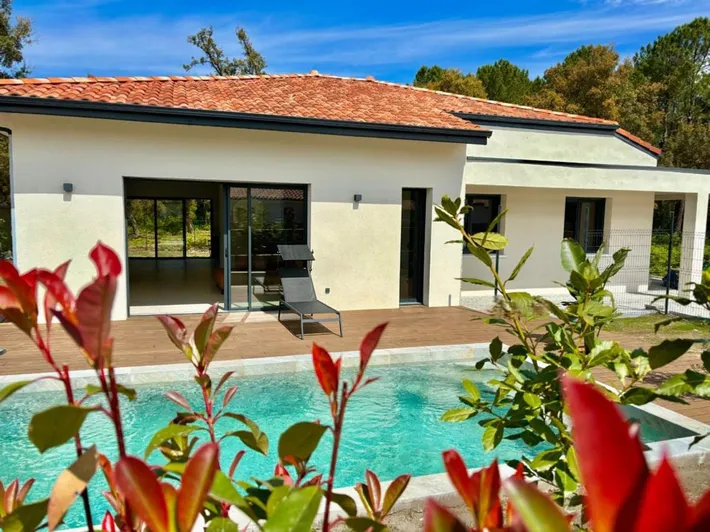 Chalet para 9 personas, con jardín además de piscina y vistas - 1