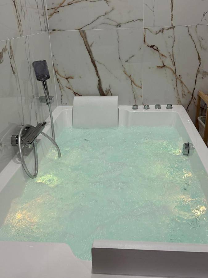 Gîte pour 2 personnes, avec jacuzzi dans Jezainville - 3