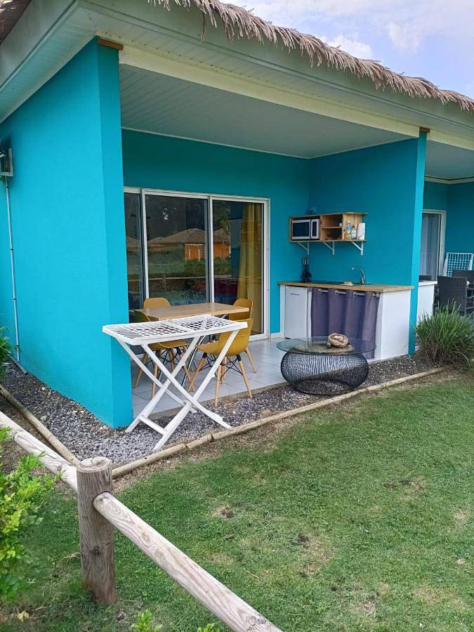 Location de vacances pour 2 personnes, avec bassin pour enfant ainsi que jardin et piscine dans Plage de Folle Anse - 3