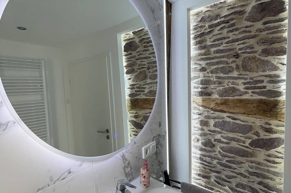 Ganze Wohnung, Adventure Luxusapartment gelegen 1,6 km von Buderus Arena, ( Zentral Altstadt ) in Wetzlar, Lahn-Dill-Kreis