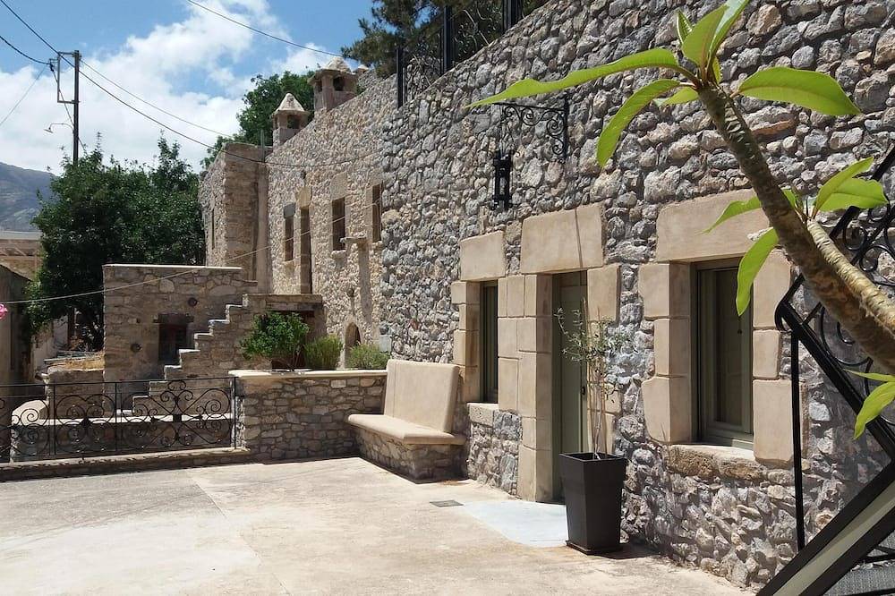 Dorfhaus im Studio-Stil komplett renoviert, atemberaubende Meer- und Bergblick. in Megalo Chorio, Rhodos