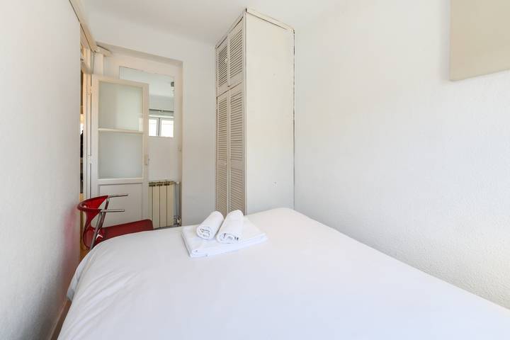 Apartamento entero, M Amplio piso 2 dormitorios en La Latina in Madrid, Área Metropolitana de Madrid