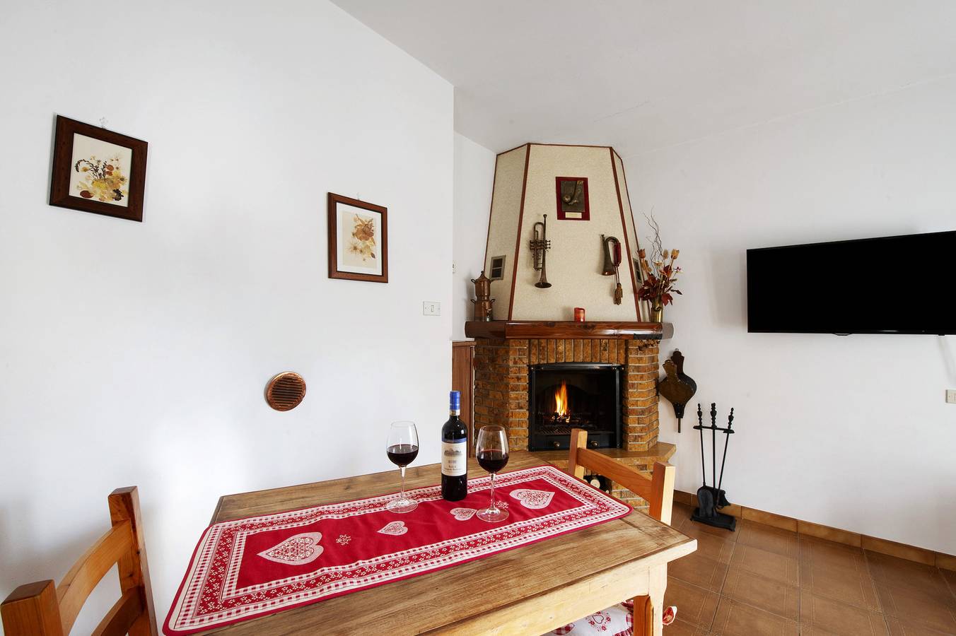 Appartement entier, Appartement "Maison Lorent" avec vue sur la montagne, balcon et Wi-Fi in Fabbrica (Chamdepraz), Comune di Champdepraz