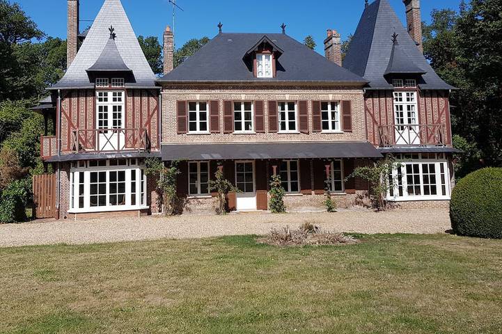Gîte pour 12 personnes, avec terrasse et jardin dans Les Baux-Sainte-Croix