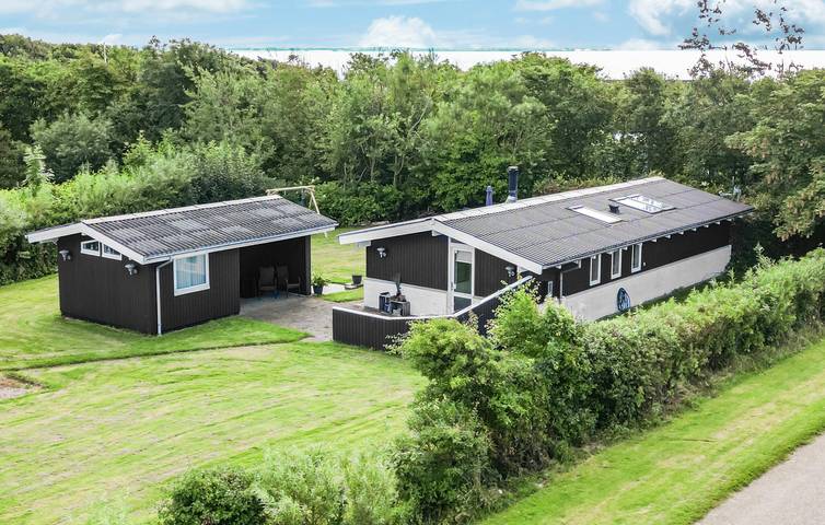 Feriehus for 6 personer, med terrasse - 1