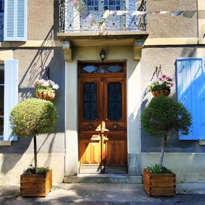Chambre d’hôte pour 12 personnes, avec Balcon et Terrasse ainsi que Jardin et Piscine