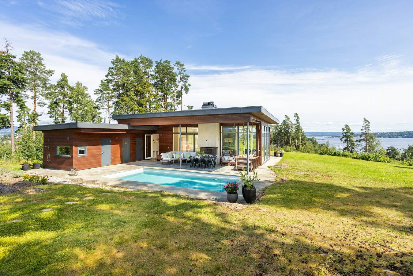 Rymlig stuga på bilfri ö med panoramautsikt in Bærum