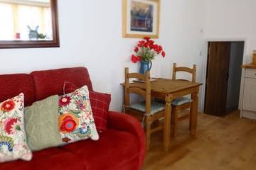 Log Cabin for 2 People in Burford, The Cotswolds, Photo 3