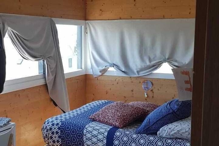 Encantadora casa con molino blanco. in Brest, Región de Brest