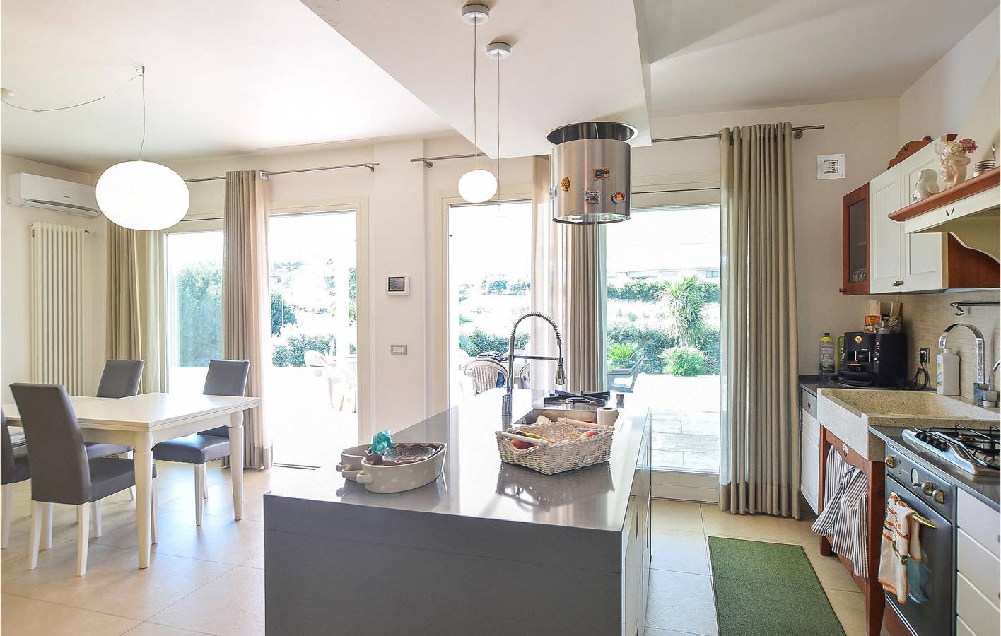 Acogedor apartamento de 2 dormitorios con aire acondicionado, WiFi y aparcamiento, cerca de Ristorante. in Módica, Provincia de Ragusa