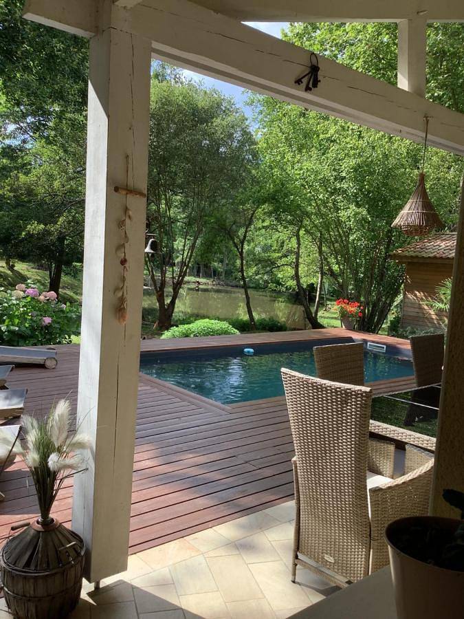 Cottage pour 6 personnes, avec jardin et vue ainsi que vue sur le lac et piscine, animaux acceptés à Carcarès-Sainte-Croix