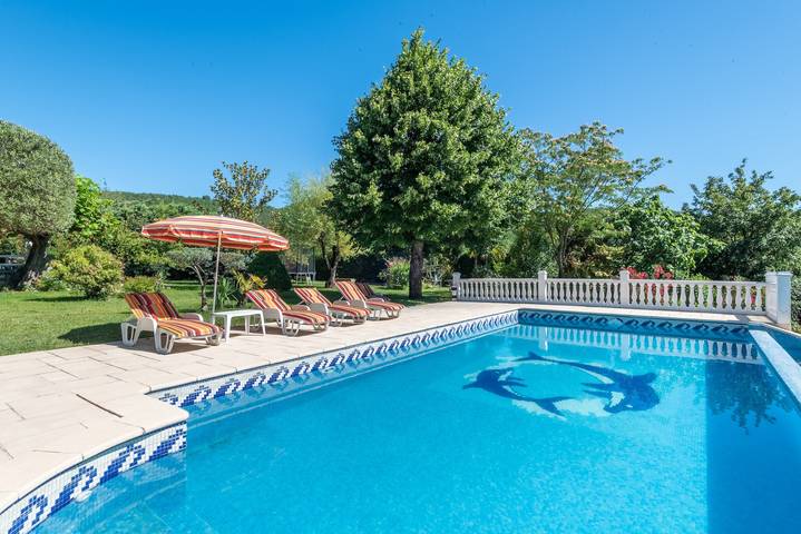 Maison de vacances pour 8 personnes, avec Jacuzzi et Terrasse ainsi que Jardin et Piscine
