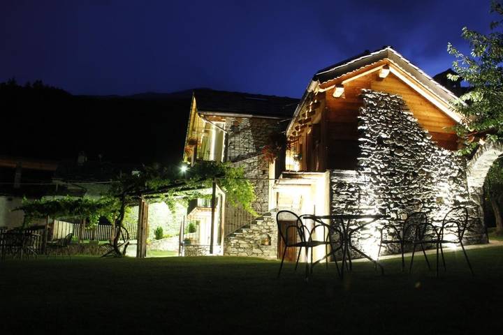 B&b per 2 persone, con panorama e giardino nonché balcone in Valle d'Aosta