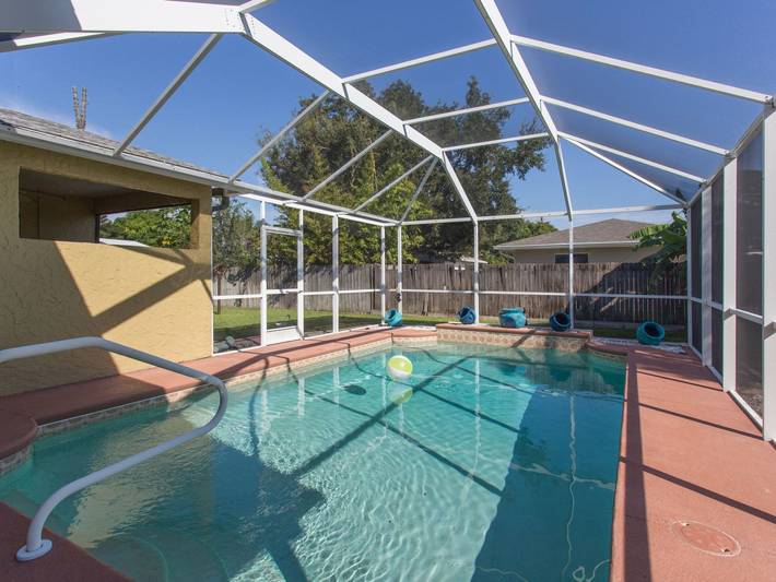 Location de vacances pour 8 personnes, avec jardin ainsi que terrasse et piscine, animaux acceptés à Cape Coral - 2