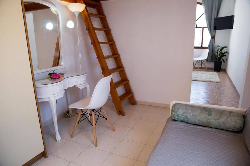 Entire apartment, Beautiful View in Fantastic Location in Firostefani, Thera