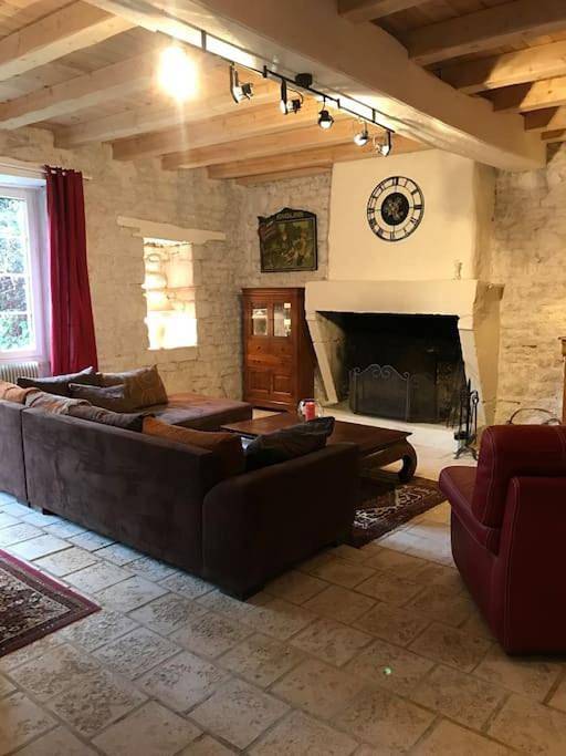 Location de vacances pour 8 personnes, avec piscine et jardin à Ardillières - 4