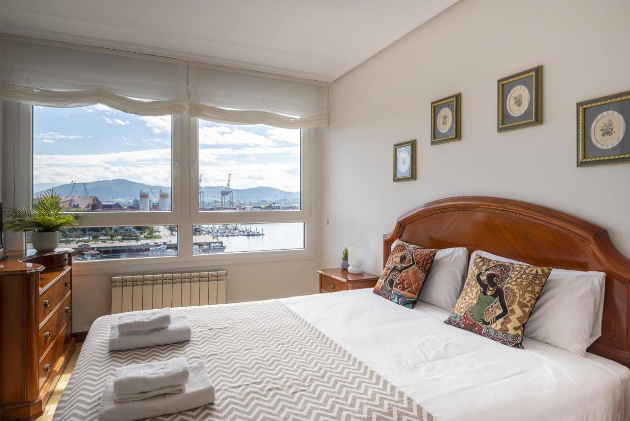 Apartamento entero, Three-Bedroom Apartment with View in Santander, Costa de Cantabria