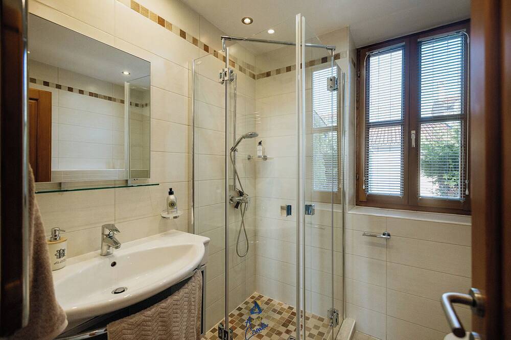 Villa Morgan – Luxury Villa with Heated Pool near Buje in Buje, Središnja Istra