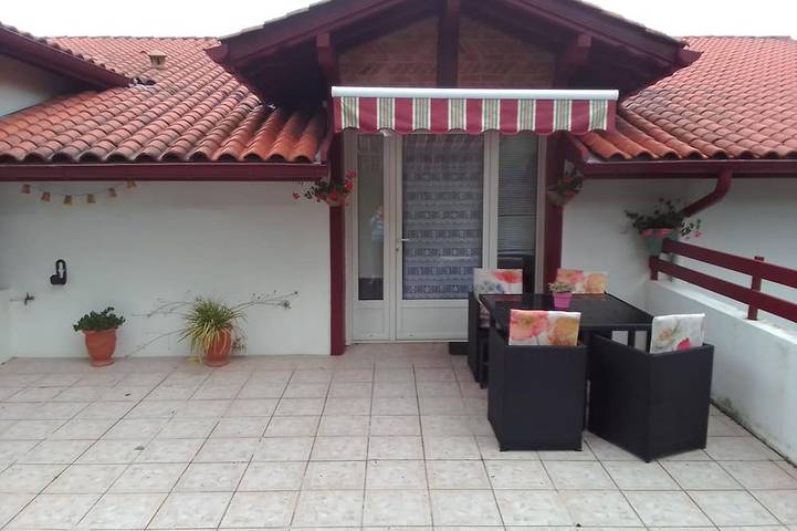 Gîte pour 4 personnes, avec terrasse à Beyrie-sur-Joyeuse