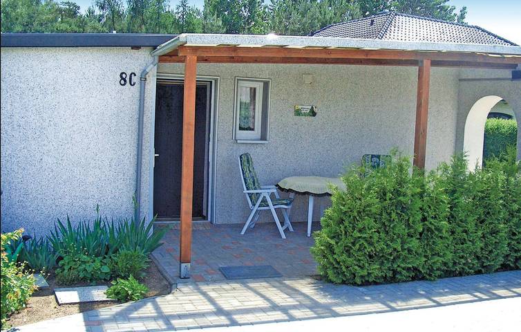 Lakeside Terrace Apartment with Parking and River Views in Löcknitz, Vorpommern Greifswald