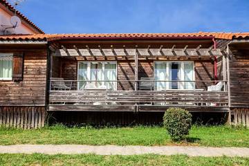 Gîte pour 8 personnes, avec balcon et piscine à Cassen