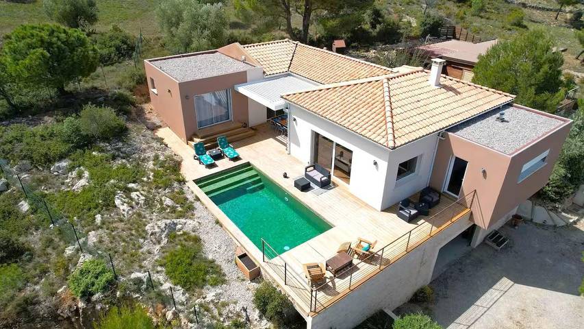 Gîte pour 6 personnes, avec Terrasse ainsi que Jardin et Piscine à Montredon-des-Corbières