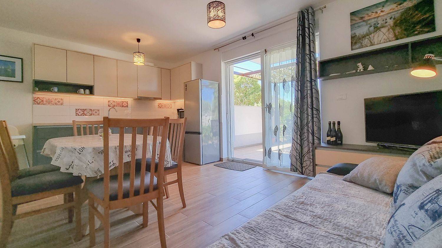Entire apartment, Strandnahes Apartment mit Meerblick, mediterranem Garten, Liegen, Waschmaschine in Umag, Umag Region