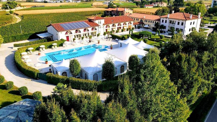 Casa vacanza, con Balcone e Terrazza nonché Giardino e Piscina a Montebelluna