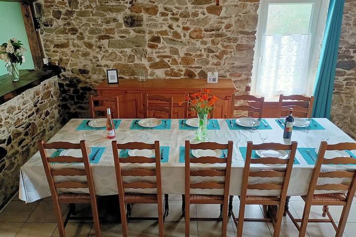 Location de vacances pour 10 personnes, avec terrasse et jardin à Chavagnes-en-Paillers